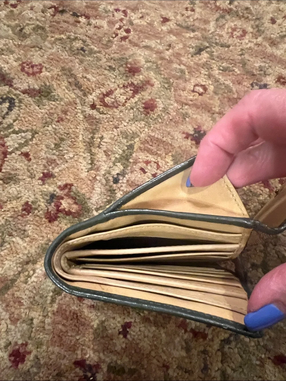 Gucci compact fold